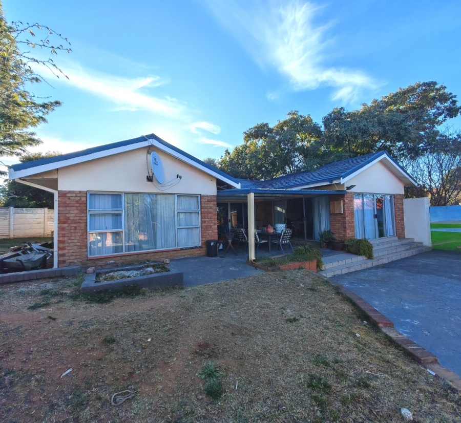 6 Bedroom Property for Sale in Heuwelsig Free State